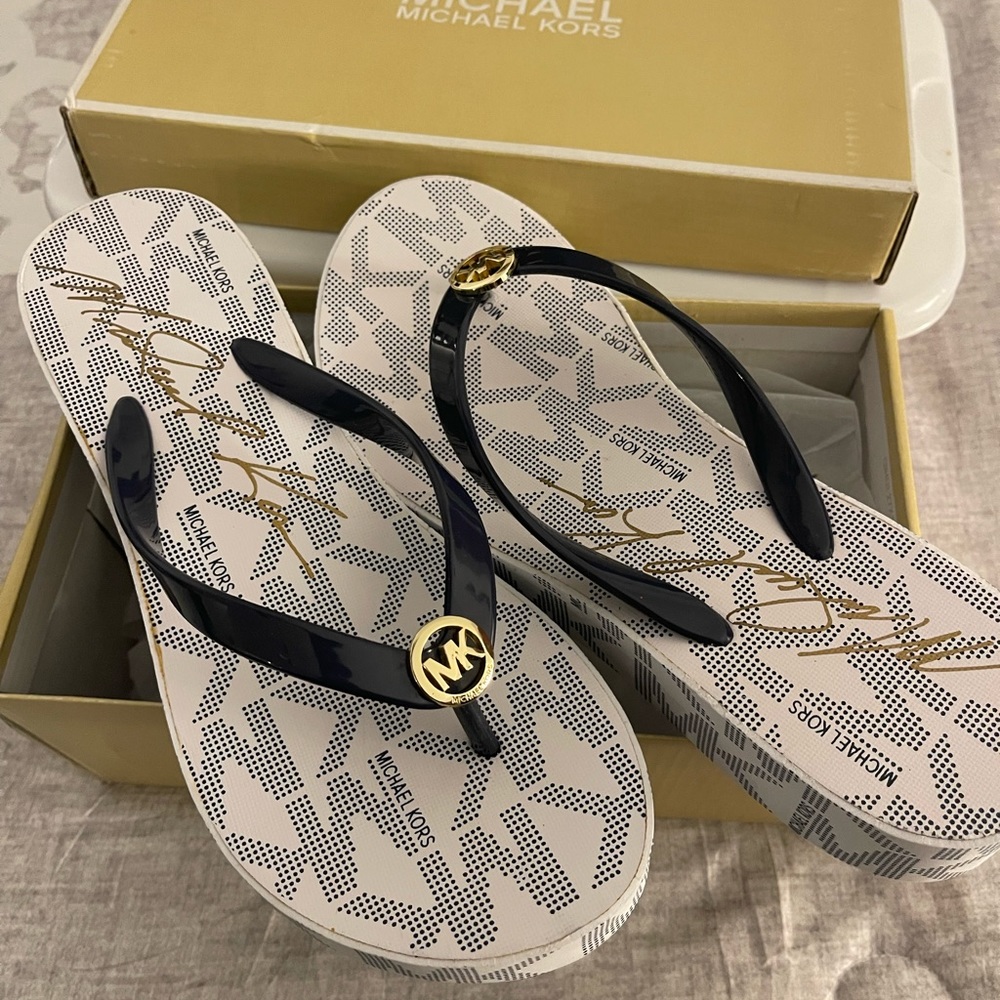 Never Worn Micheal Kors Slippers